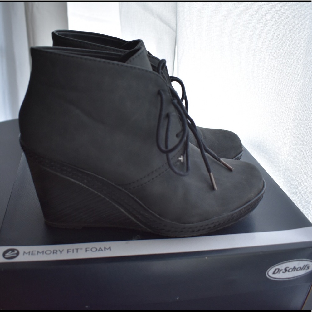 Dr. Schools black memory foam wedges. Size 9